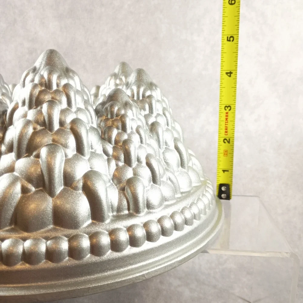 Nordic Ware‎ Cast Aluminum Pine Forest Holiday Tree Bundt Cake Pan 9 Cups